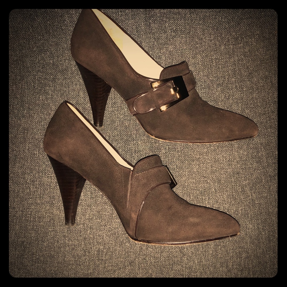 Brown suede Via Spiga booties